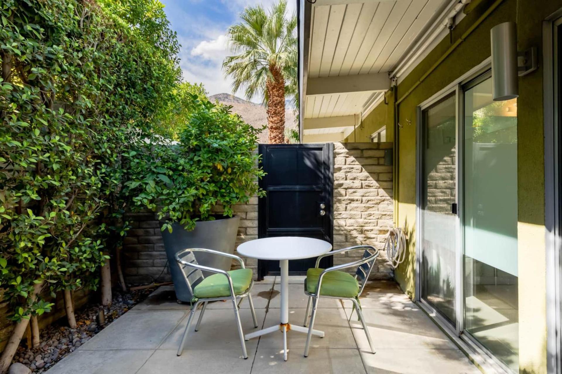 Historic Desert Star Apartment Palm Springs Exterior photo