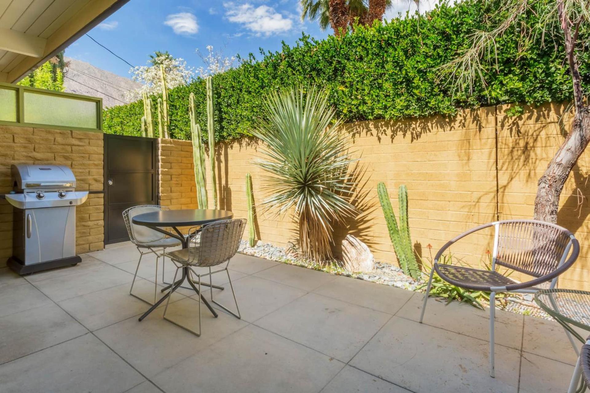 Historic Desert Star Apartment Palm Springs Exterior photo